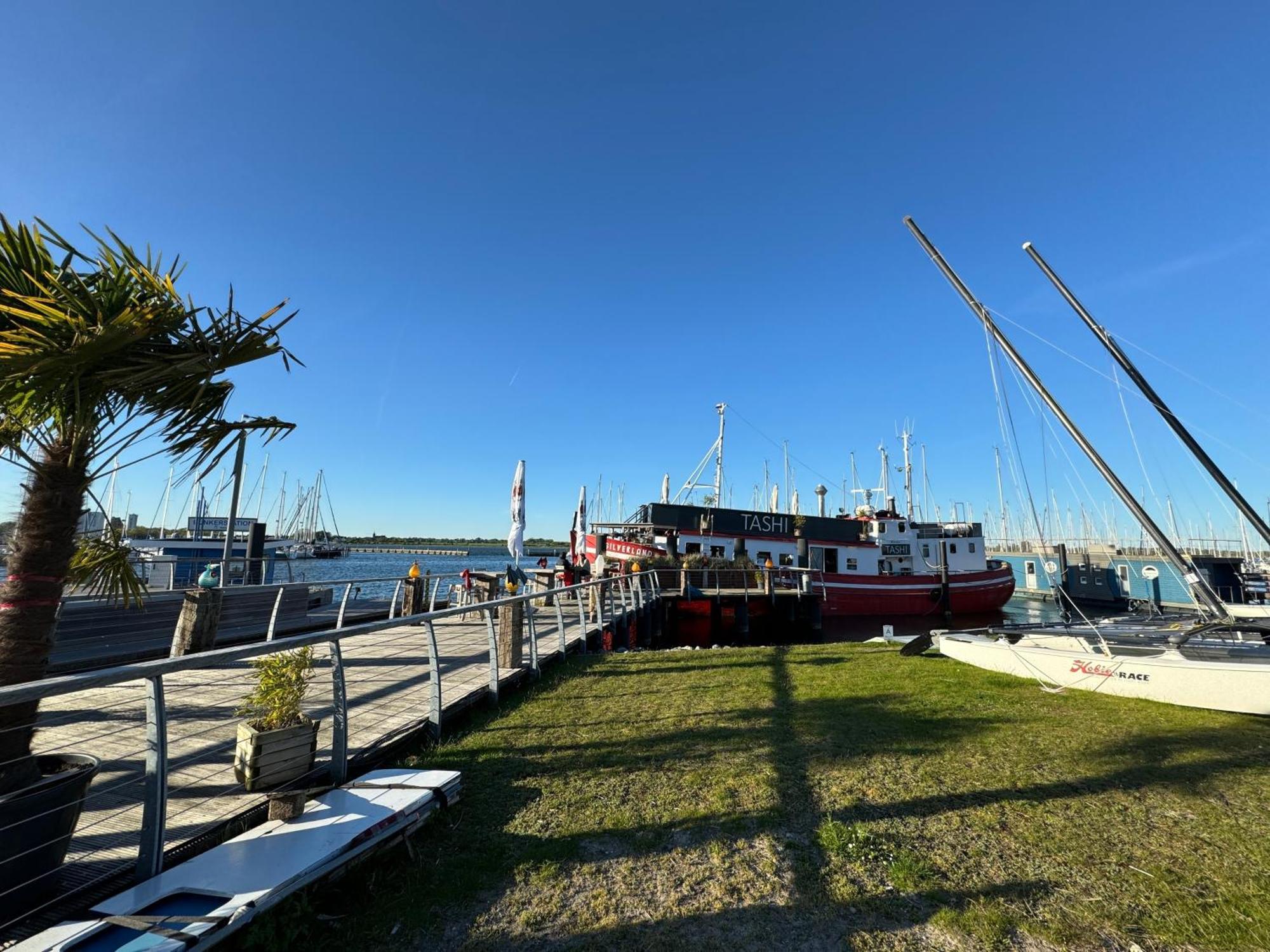 Hausboot Fehmarn Hotel Bagian luar foto