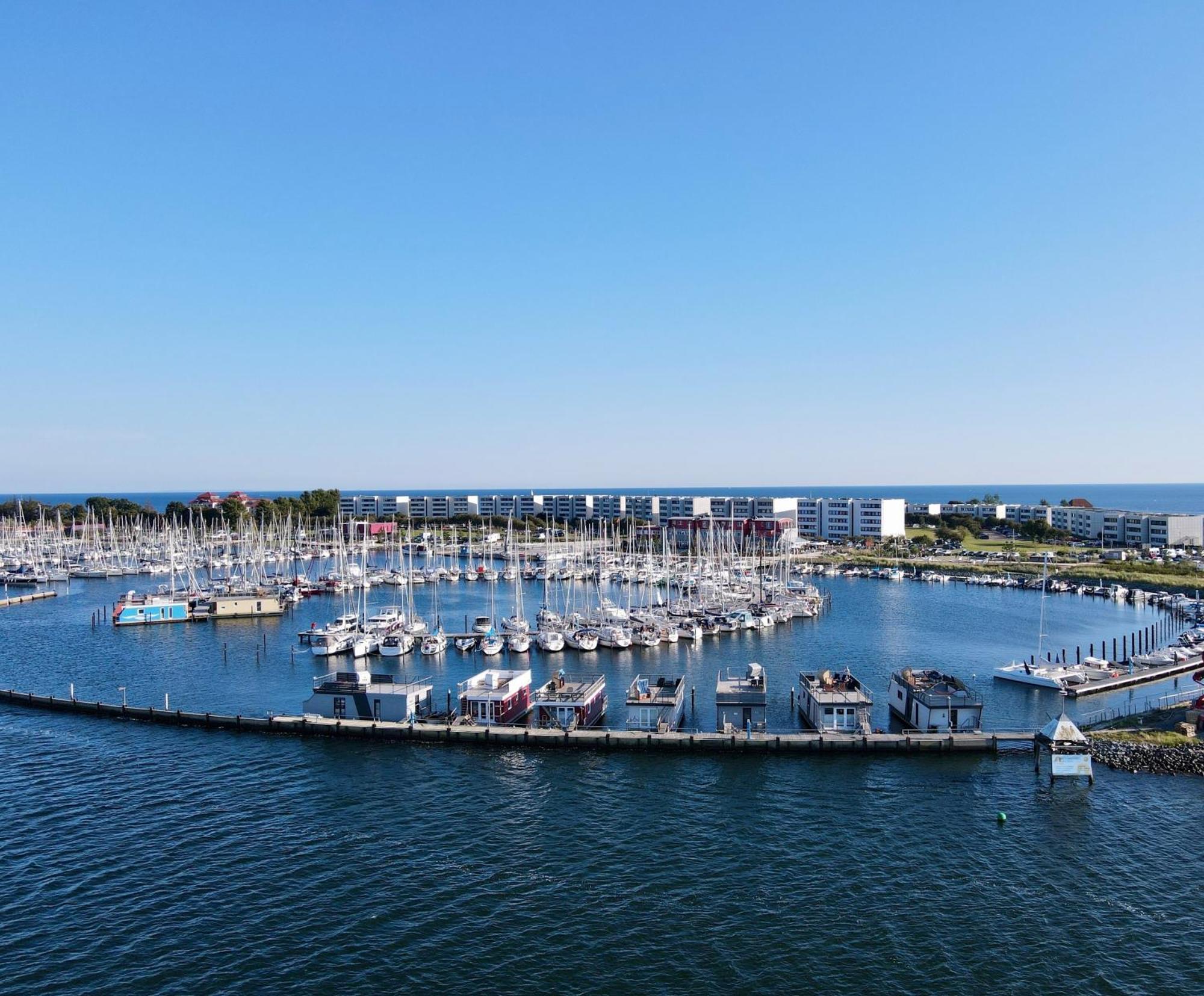 Hausboot Fehmarn Hotel Bagian luar foto