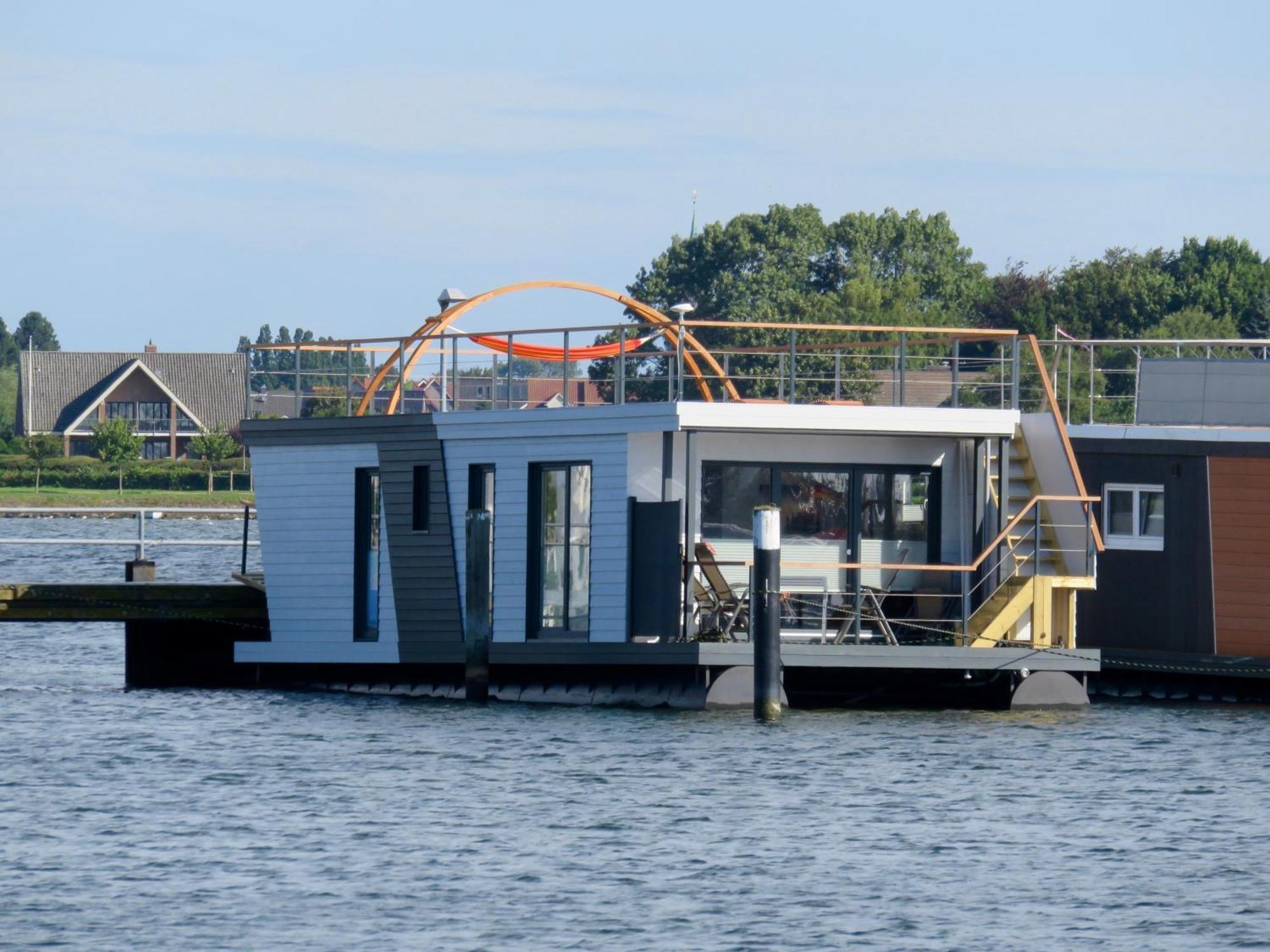 Hausboot Fehmarn Hotel Bagian luar foto